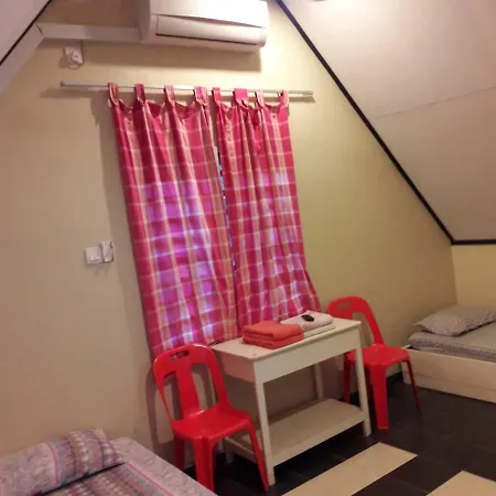 Maznah Guest House Cherating Exterior photo